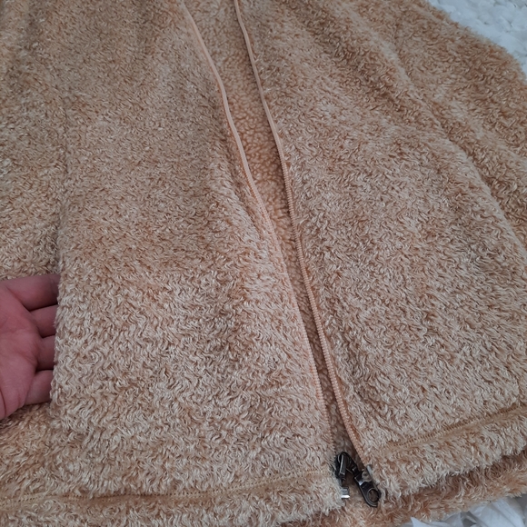 Cabela's Light Camel Teddy Long Vest Mock Neck Zip Up EUC Medium - Picture 8 of 14